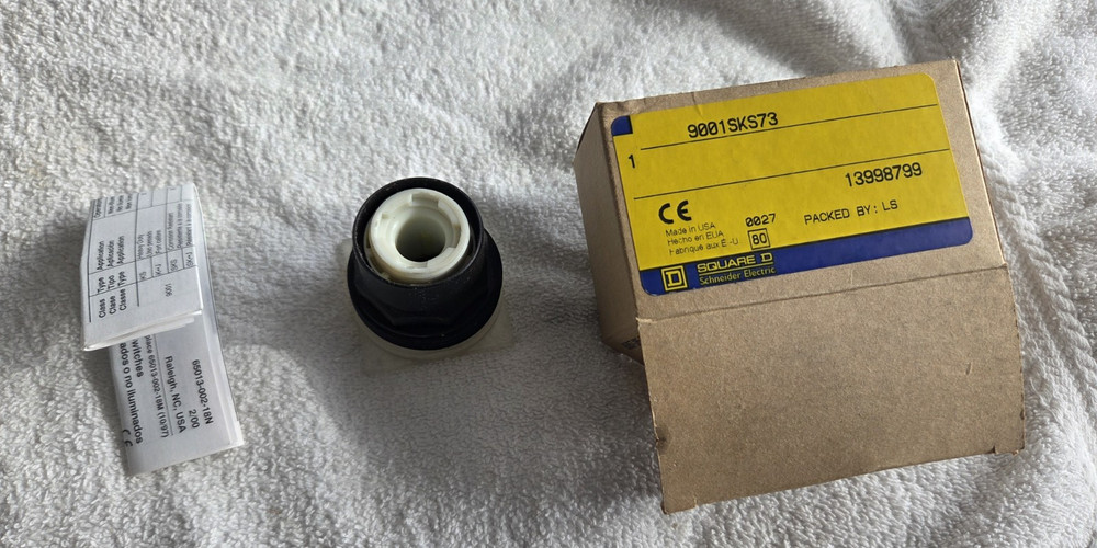 ( 1 )  Square D 9001SKS73 Harmony Non-Illuminated Selector Switch Operator