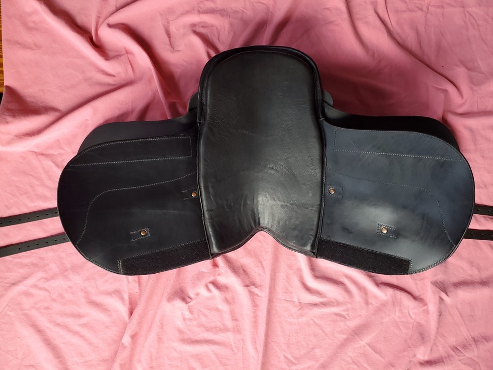 Ansur Classic Treeless Saddle Black Leather 17"