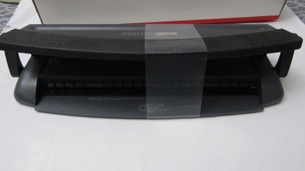 GBC Docubind Personal Presentation Binding System Machine CombBIND #7704100
