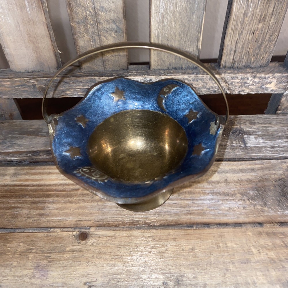 Brass Ruffled Edge Basket Decoration