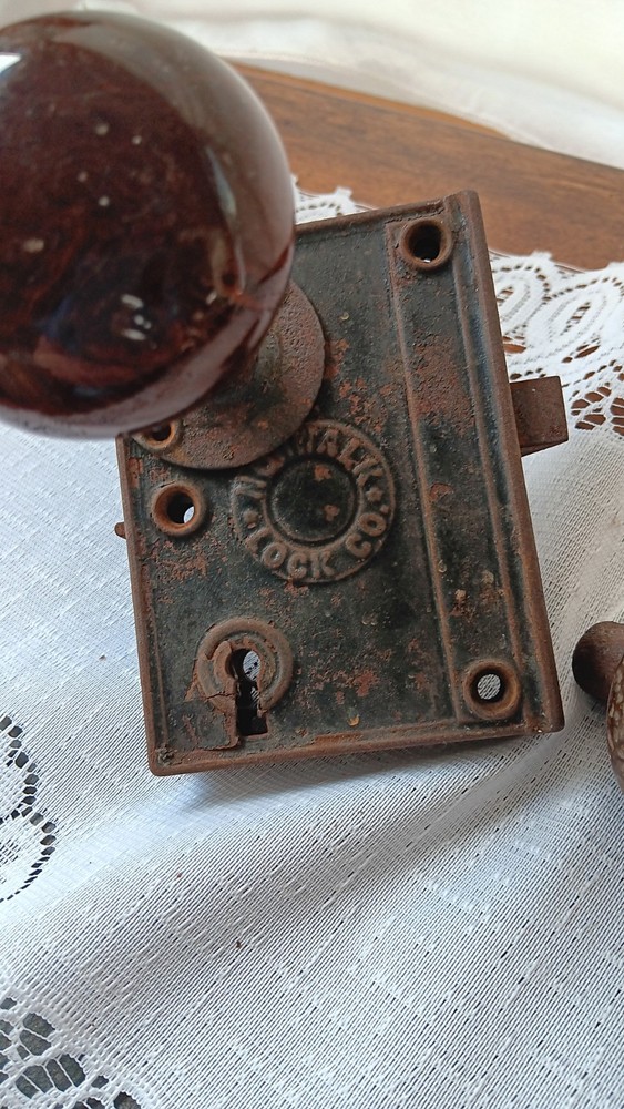 Vintage Norwalk Door Lock Set "Bennington"? Knobs