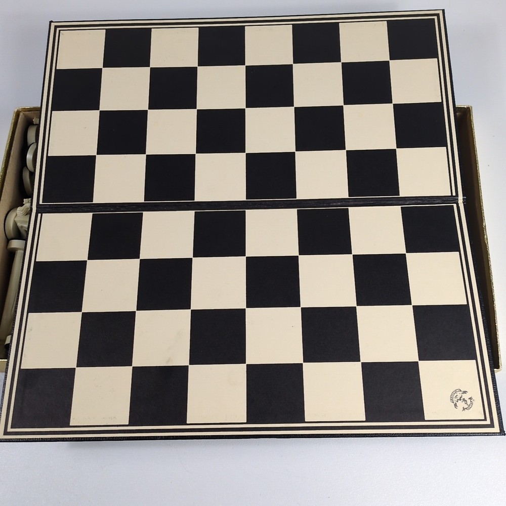 VTG Conqueror Sculptured Chess Set by Peter Ganine - Pacific Game Co - Complete
