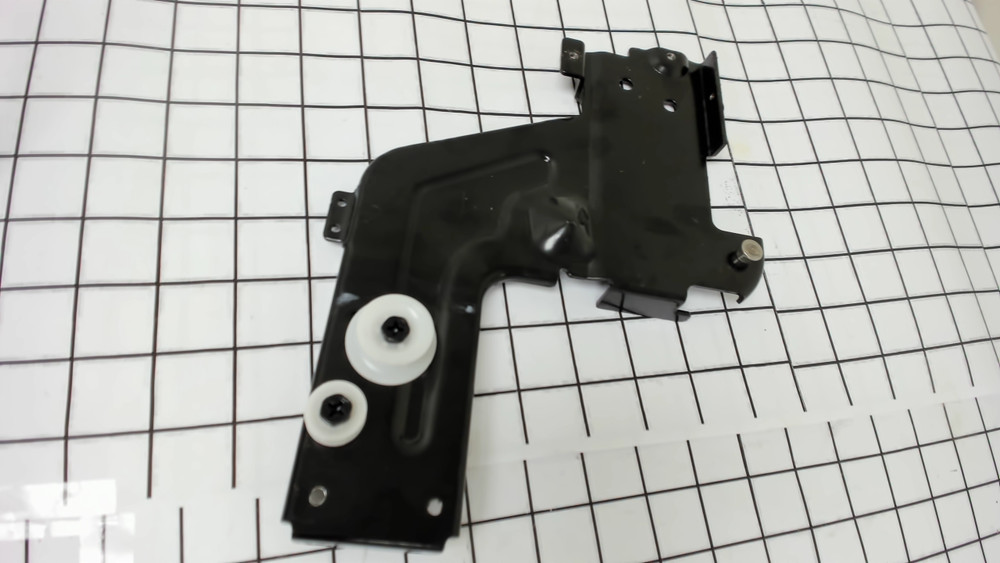 HINGE SUPPORT LEFT (NO CLIP)