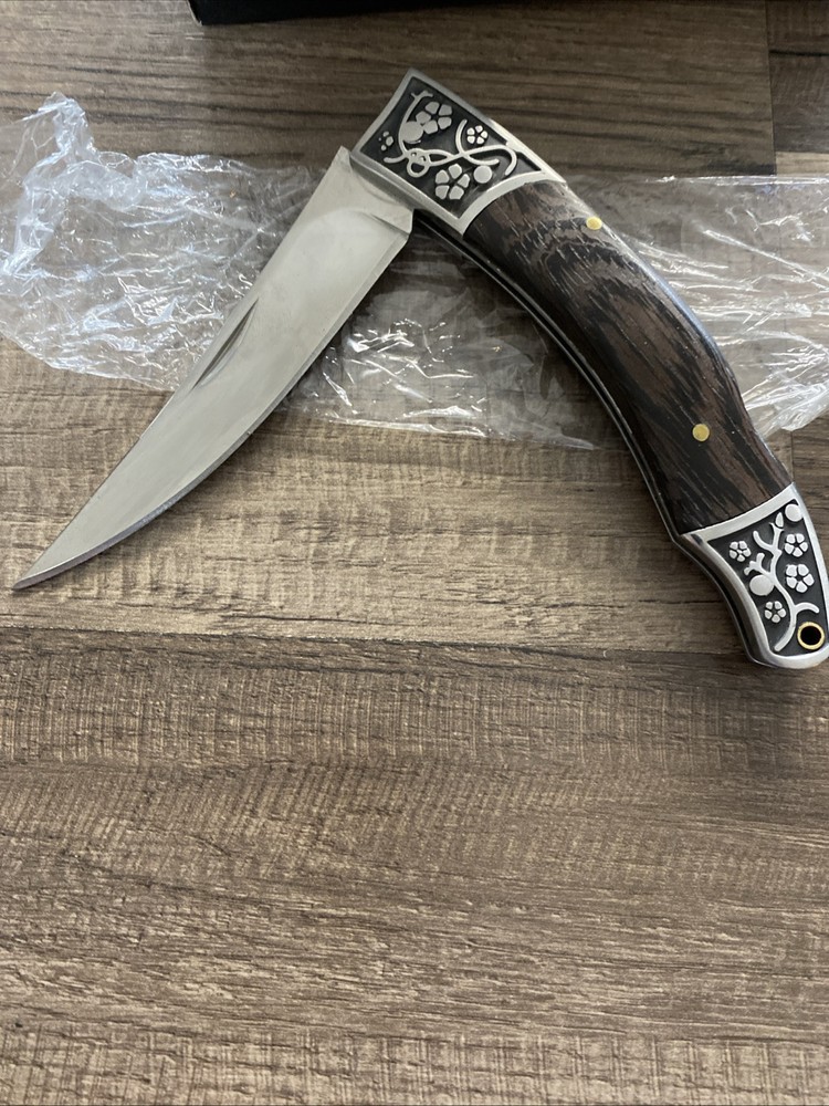 Folding Pocket Knife Open Box/ C