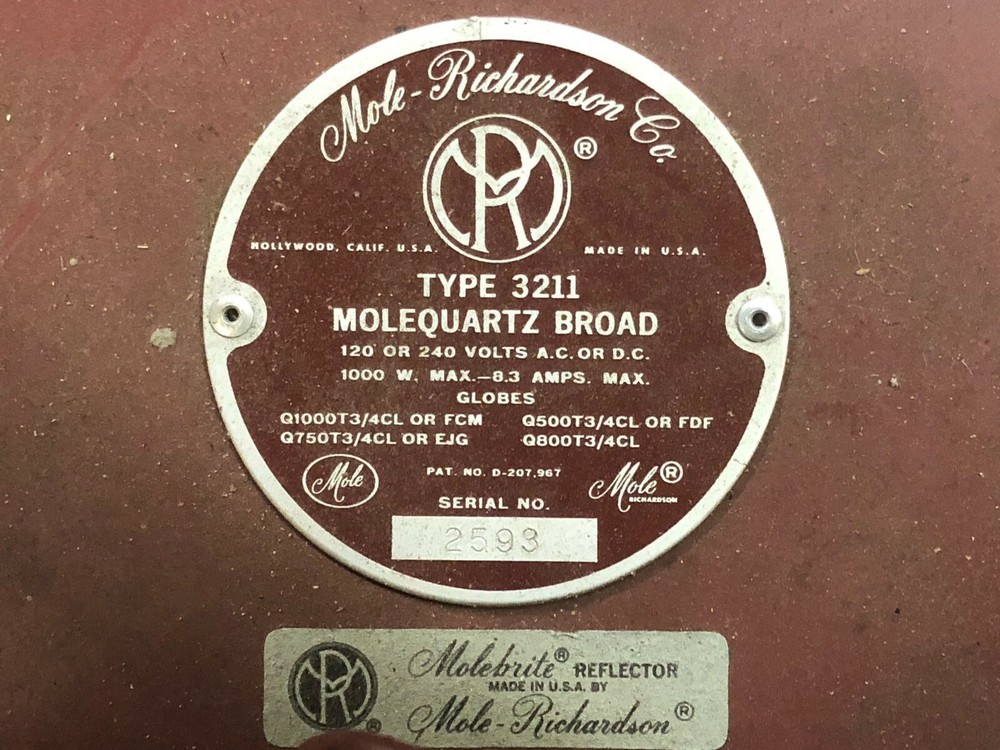 Mole-Richardson TYPE 3211 MOLEQUARTZ BROAD 1000W Reflector Light