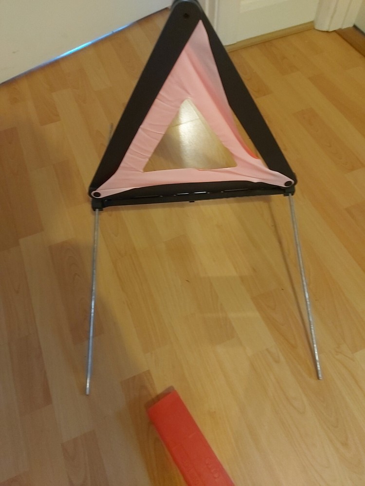 GENUINE AUDI WARNING TRIANGLE USED ISSED BY AUDI