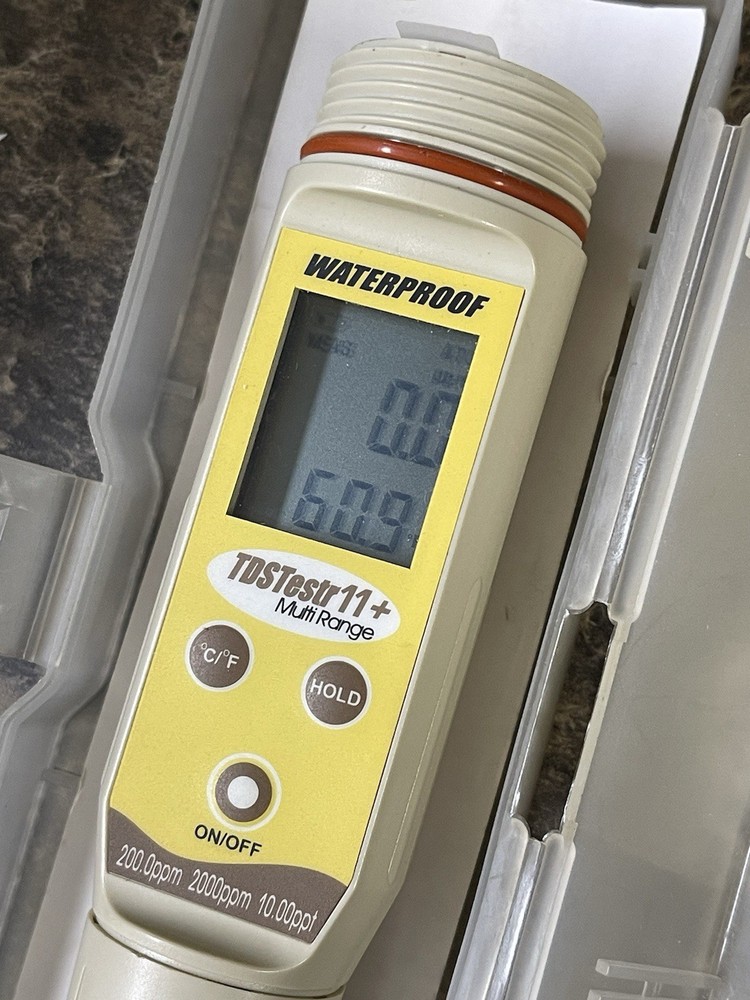 OAKTON ECO TESTR TDS Testr 11+ Multi Range Tested Powers On