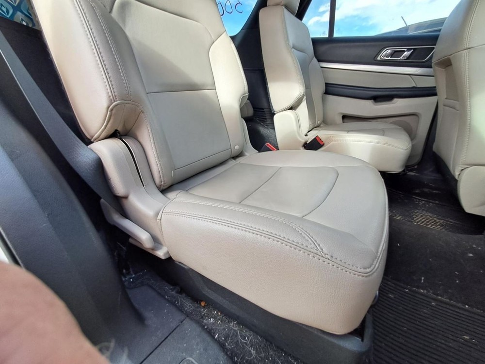 EXPLORER 2018 Front Door Trim Panel 1585863