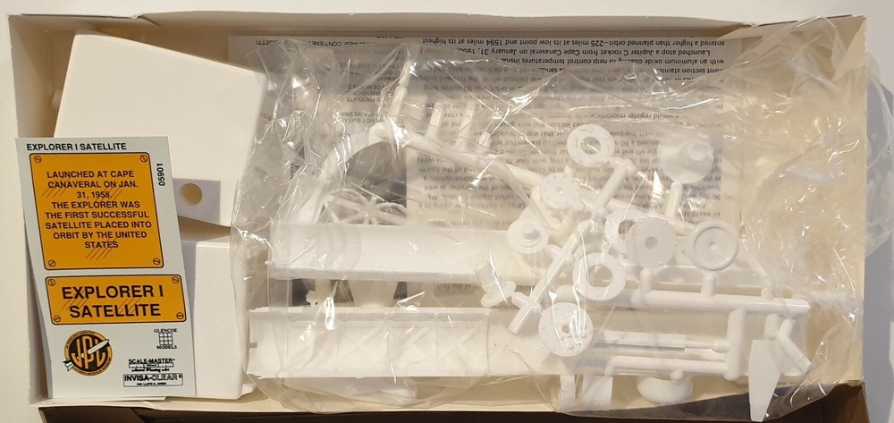 SPACE : EXPLORER 1 1:6 SCALE MODEL KIT MADE BY GLENCOE MODELS IN 1991