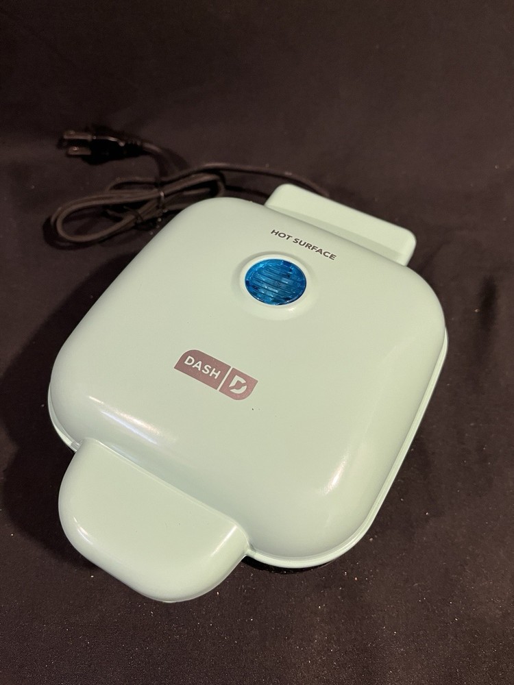 Dash Egg Bite Maker Makes 4 Egg Bites Teal