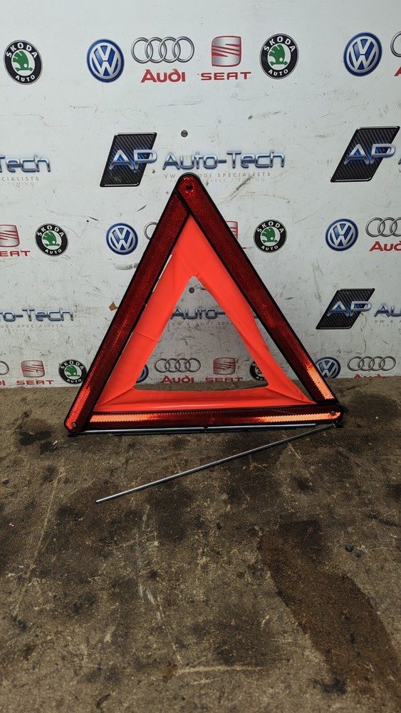 Warning Triangle - 7L0860251 - Porsche Cayenne 955 3.2