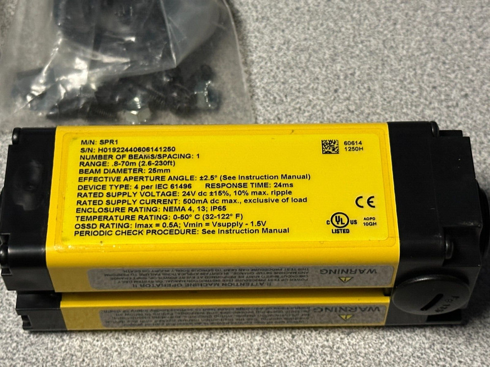 NEW BANNER ENGINEERING SPR1 EZ-SCREEN LIGHT CURTAIN w/ mounting kit + hardware