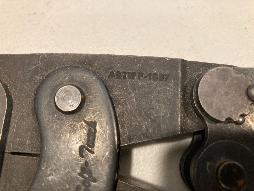 SharkBite Pex Crimp Tool Kit 865896 with PEX crimp tool kit #865896