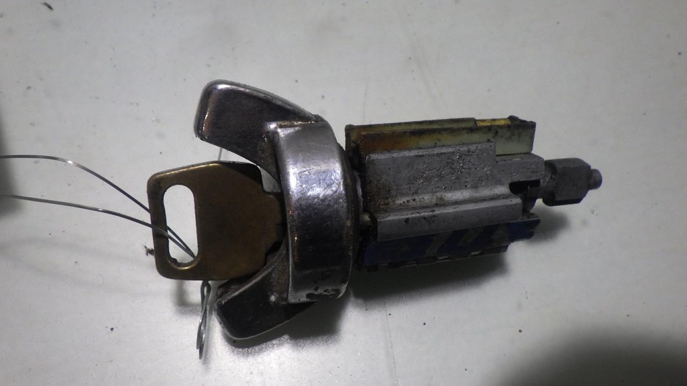 88 FORD E150 VAN Ignition W/Key