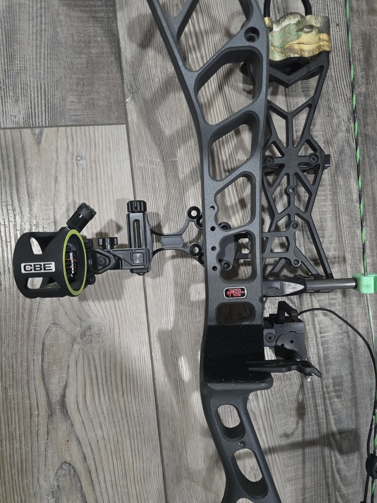 PSE Archery EVO XF 33 Compound Bow