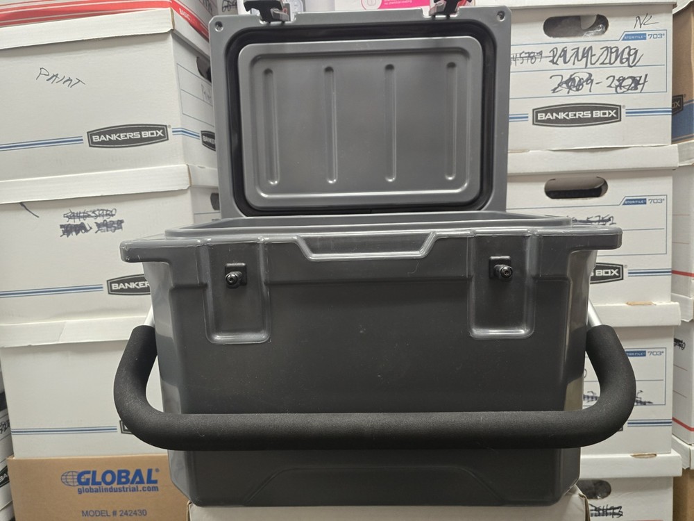 Basecamp 20 HARD COOLER BEAR RESISTENT Super Clean