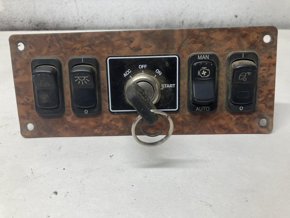 2002-2006 Kenworth T800 IGNITION Dash Panel - Used