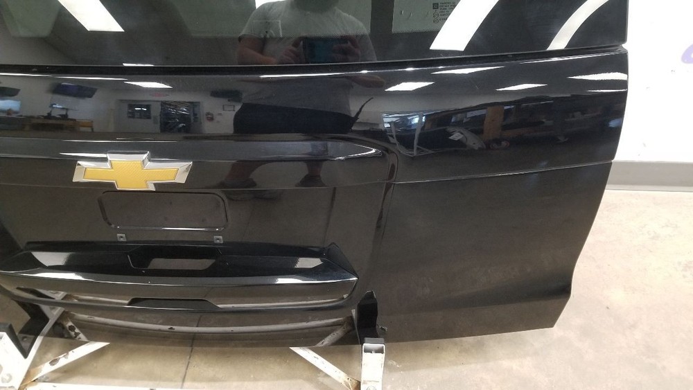 18 CHEVY TAHOE REAR DECKLID HATCH ASSEMBLY BLACK