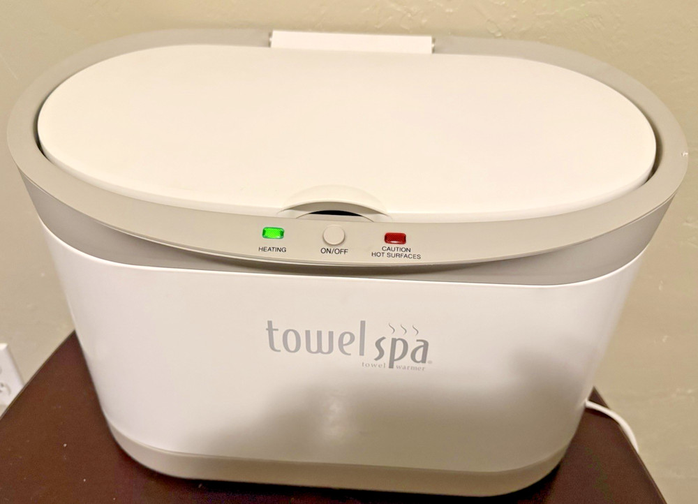 Brookstone Innovation Large Towel Spa Warmer Model TSK-5202MM