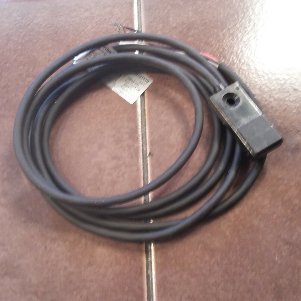 Cutler Hammer E52RA12T110 Inductive Proximity Sensor, New