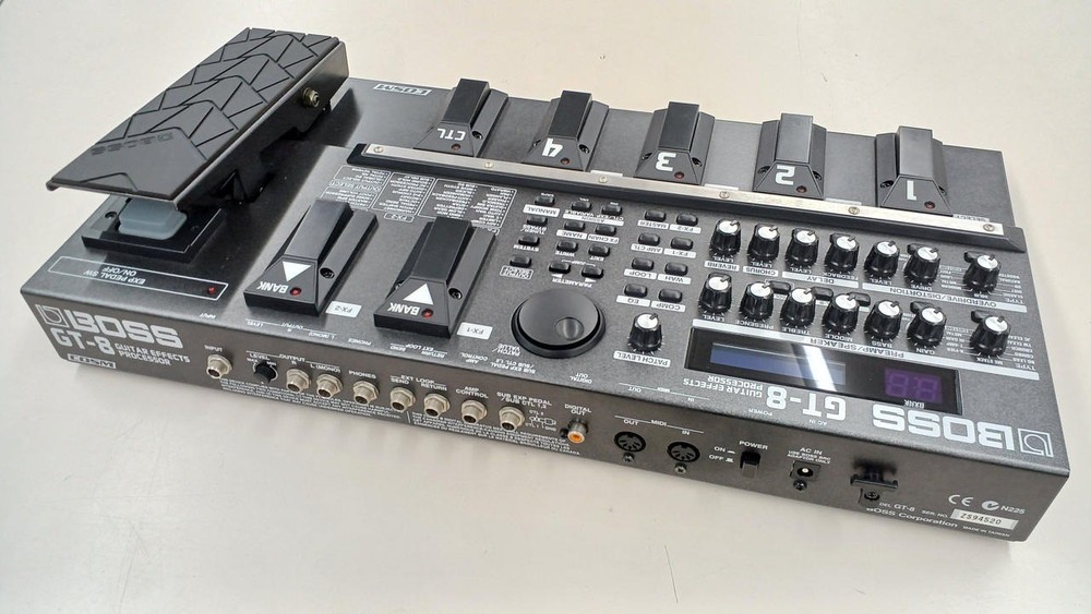 BOSS GT-8 Guitar Effects Processor