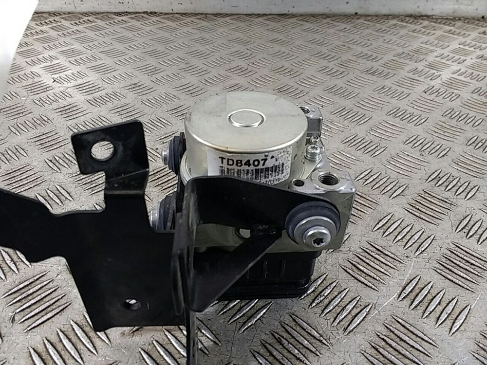 2013 TRIUMPH SPEED TRIPLE R 1050 ABS Pump