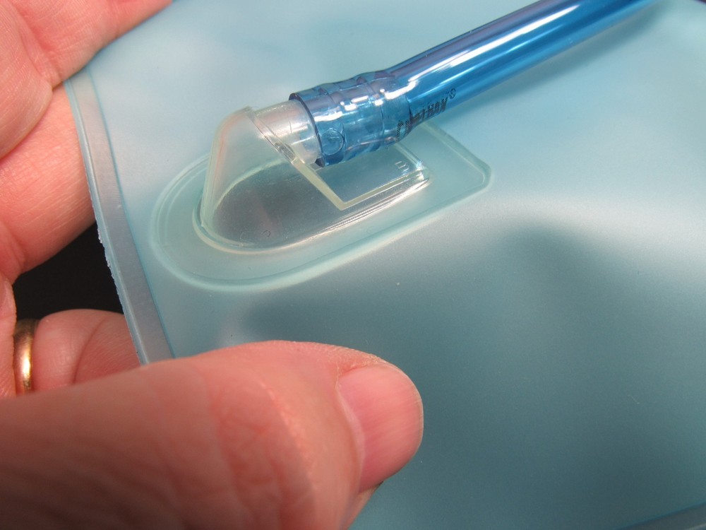 CamelBak Classic Hydration Pack 70oz 2Liter w/ External Pocket/Reflective NEW