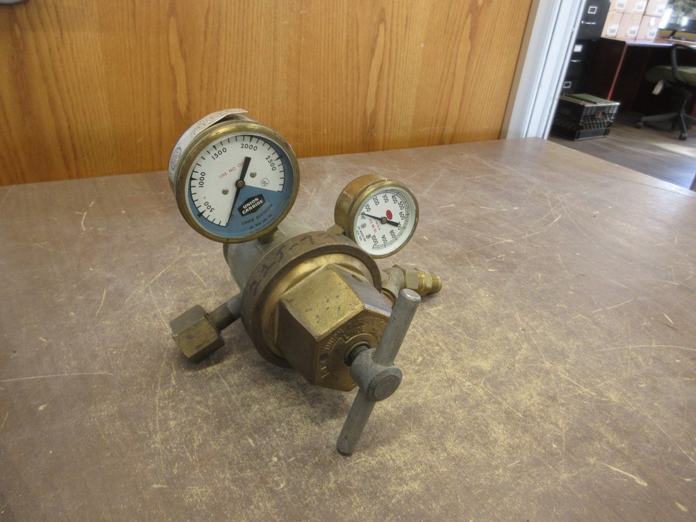 Union Carbide Linde Regulator R-69 Used