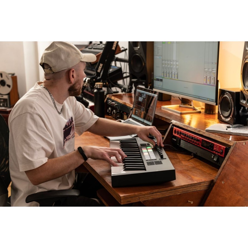 Novation Launchkey 37 MK4 37 Key USB MIDI Compact DAW Keyboard Controller