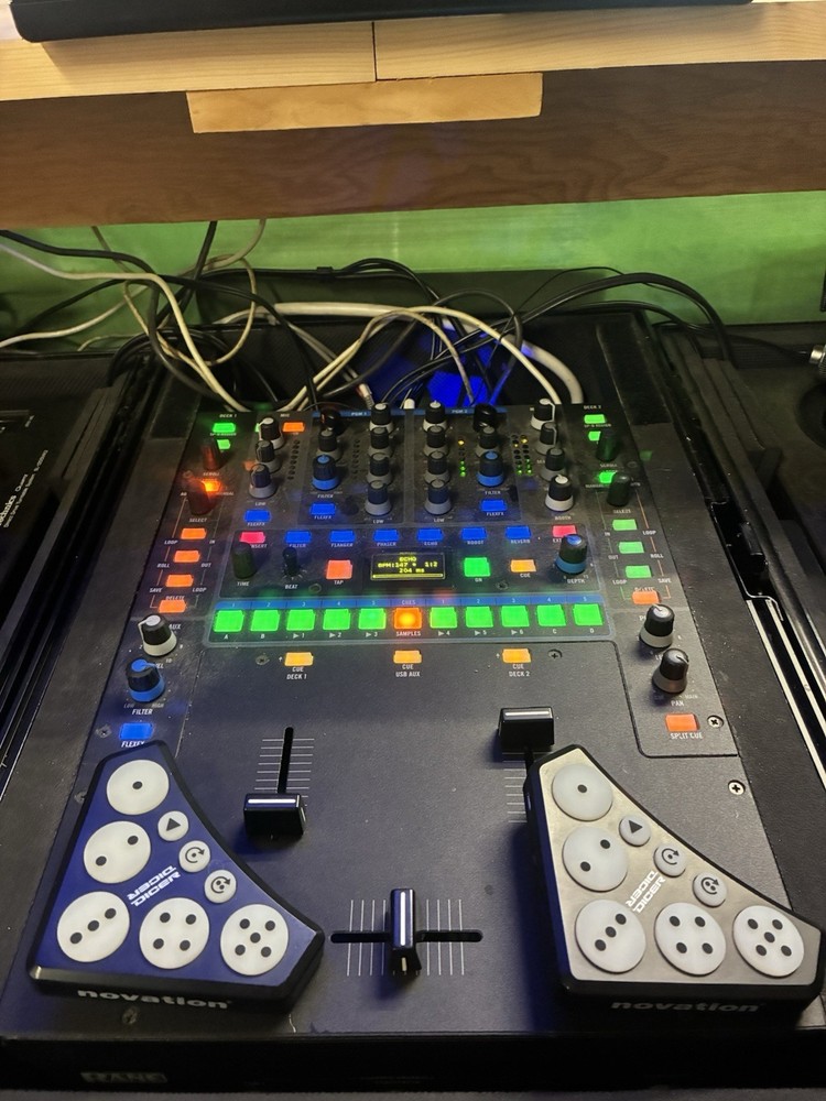 Novation Dicer USB DJ Controller Cue Point Looping Control