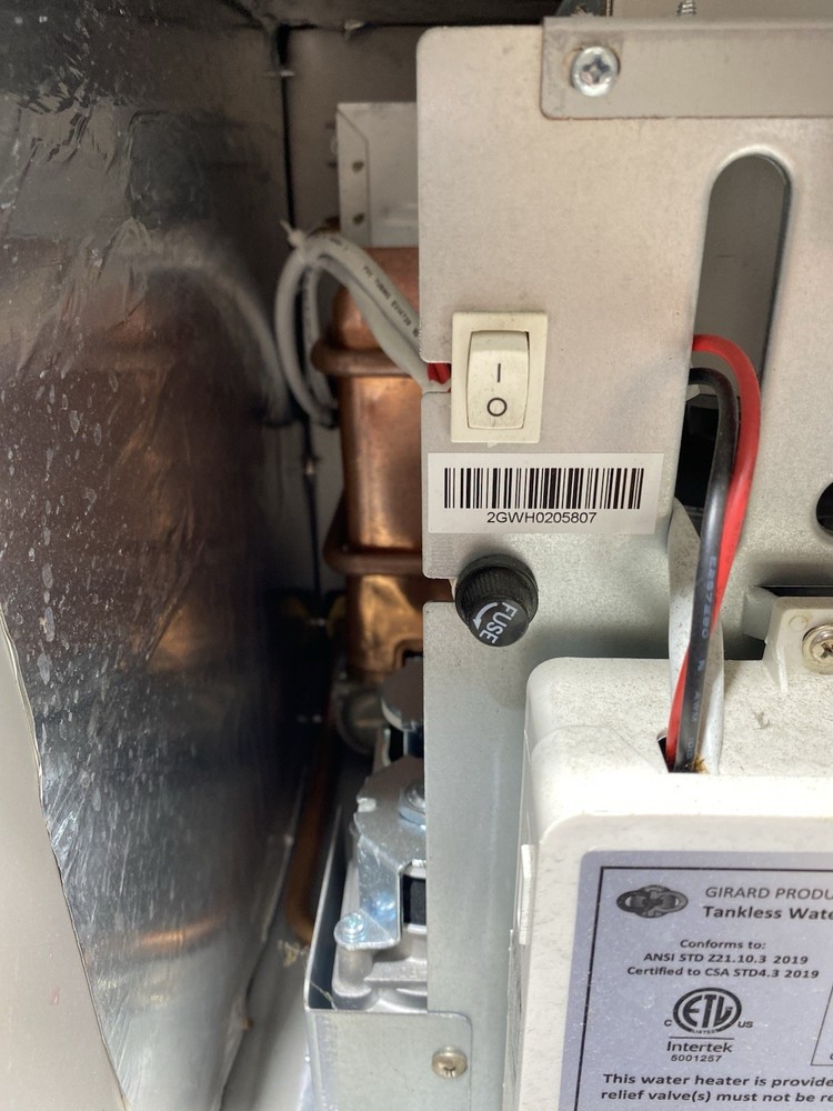 GIRARD 2GWHAM Tankless Water Heater For Parts Or Repair Only