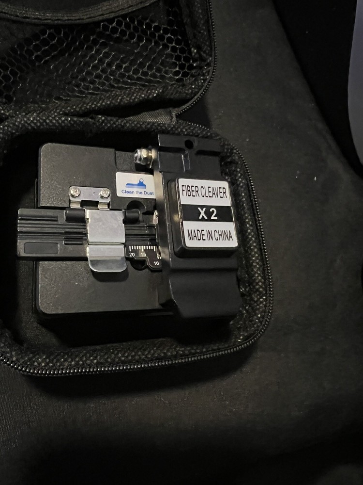 High Precision Fiber Cleaver with Surface Blade