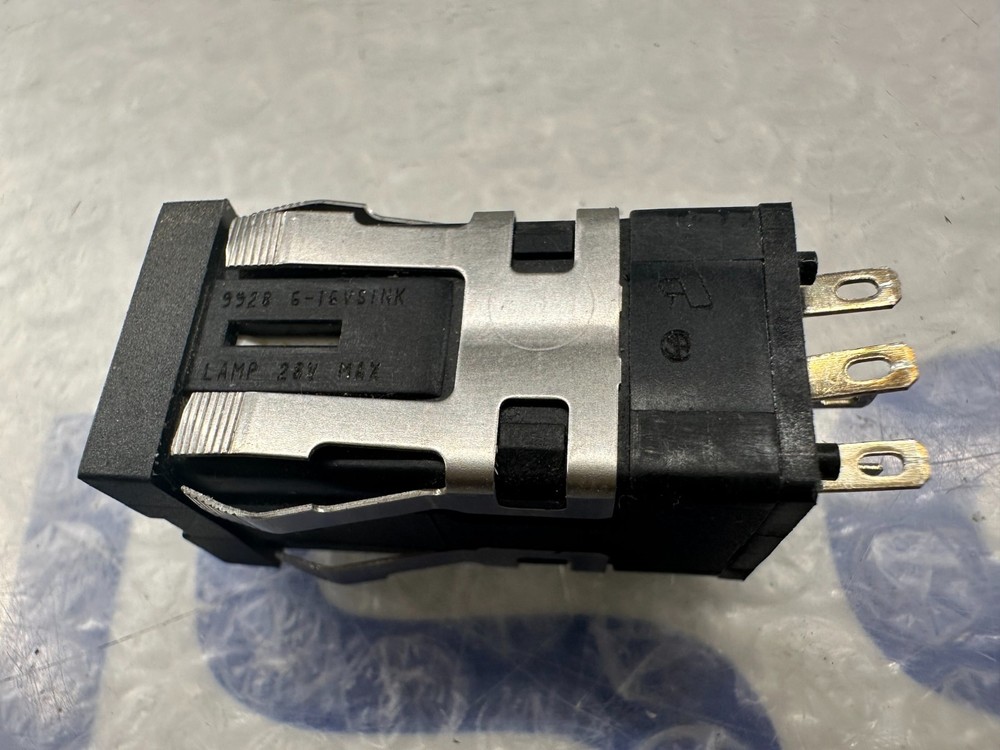 Micro Switch 9928 AML-10 Pushbutton Switch 28V