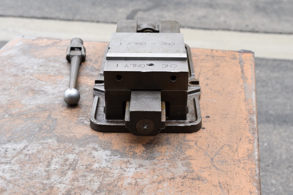 KURT D675 6" Milling Machine Vise