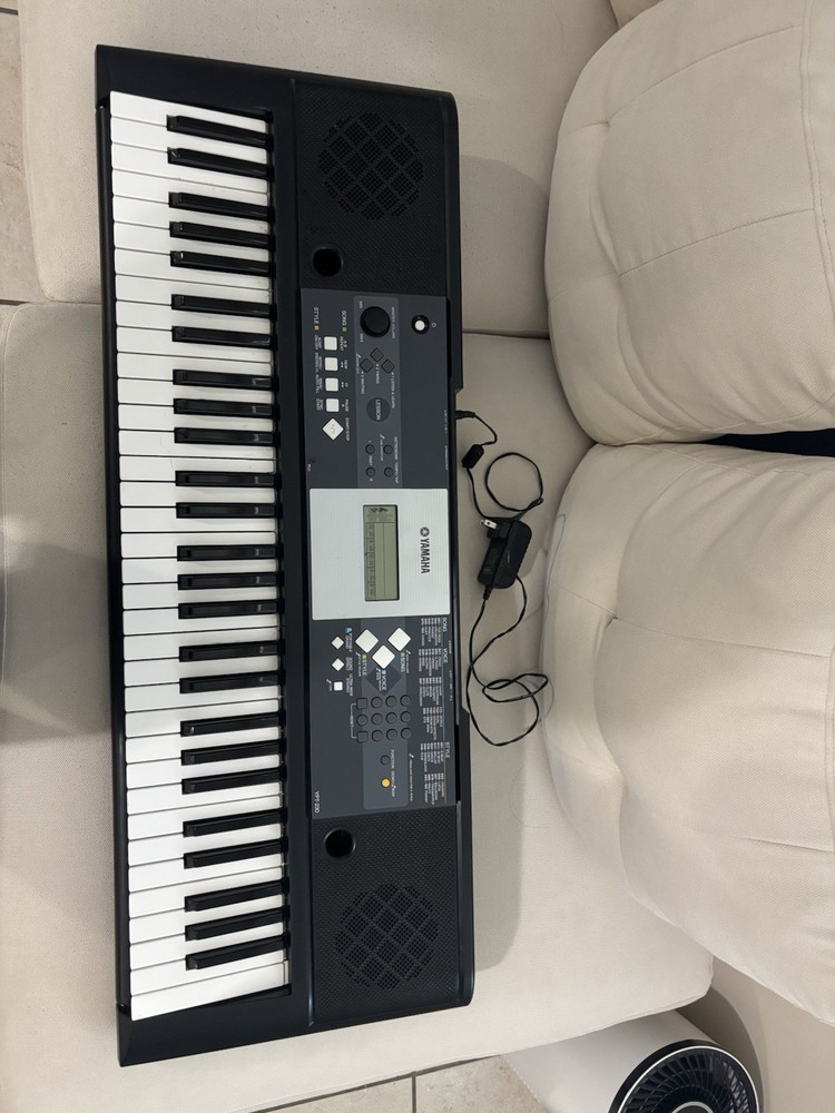 Yamaha YPT-230 61-Key Electronic Keyboard