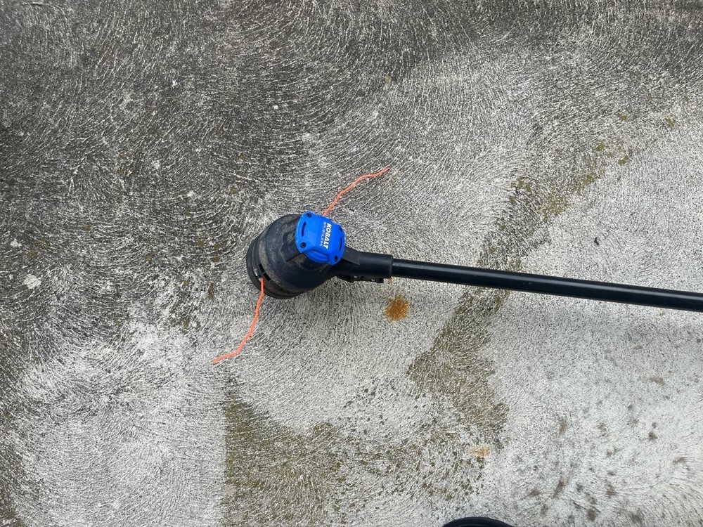 Kobalt 40V MAX Brushless 15" Attachment Capable String Trimmer and chainsaw