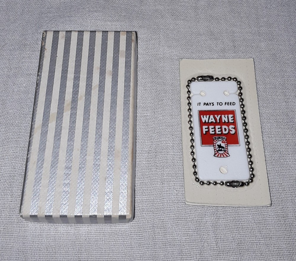 VINTAGE WAYNE FEEDS KEYCHAIN SEALED WITH ORIGINAL BOX NOS