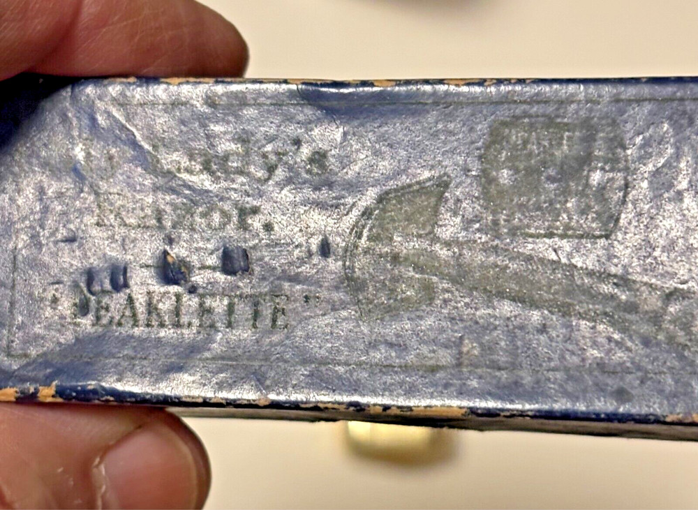 PEAKLETTE LADY’s RAZOR MADE IN ENGLAND IN ORIGINAL BOX