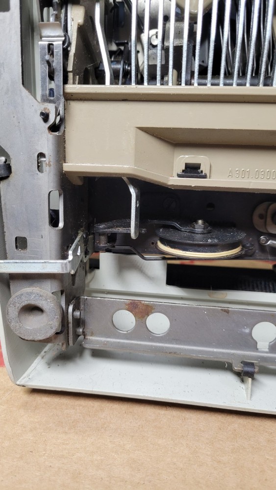 ADLER J5 TYPEWRITER NOTE WITH CASE