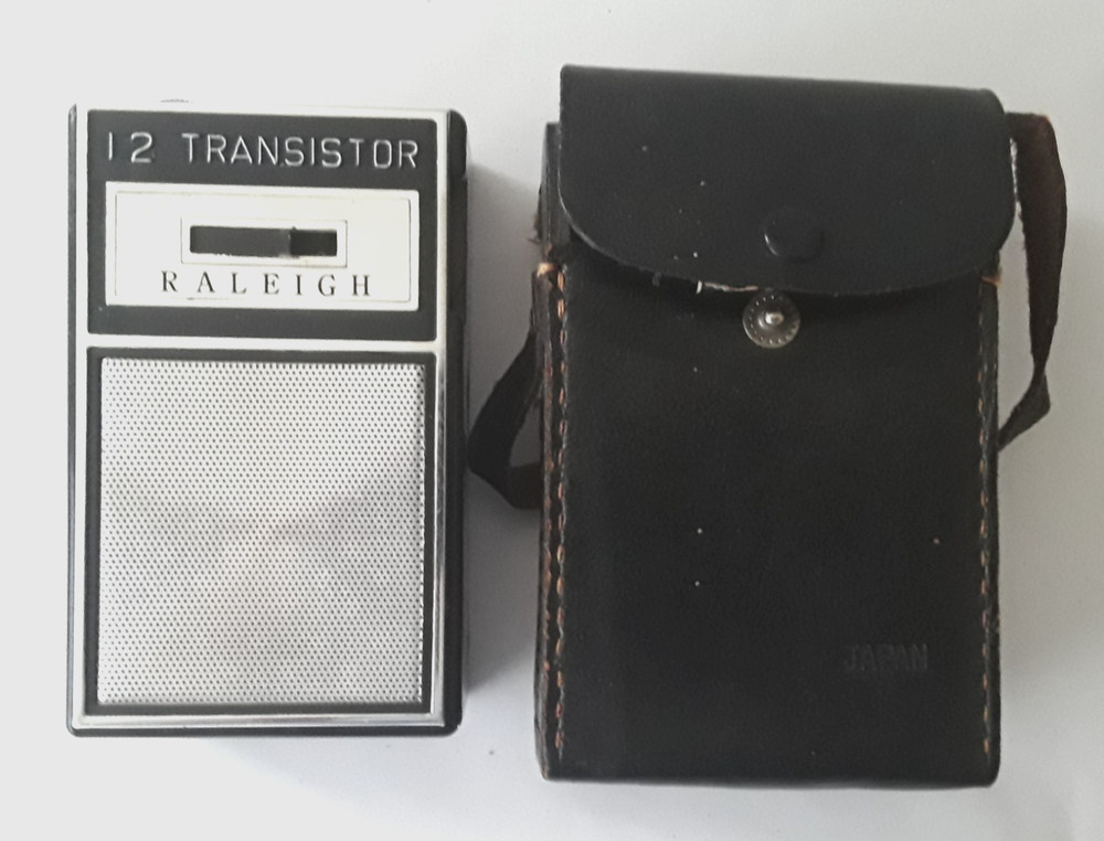 Raleigh 12 Transistor Radio Black  w/Leather Case Tested Works
