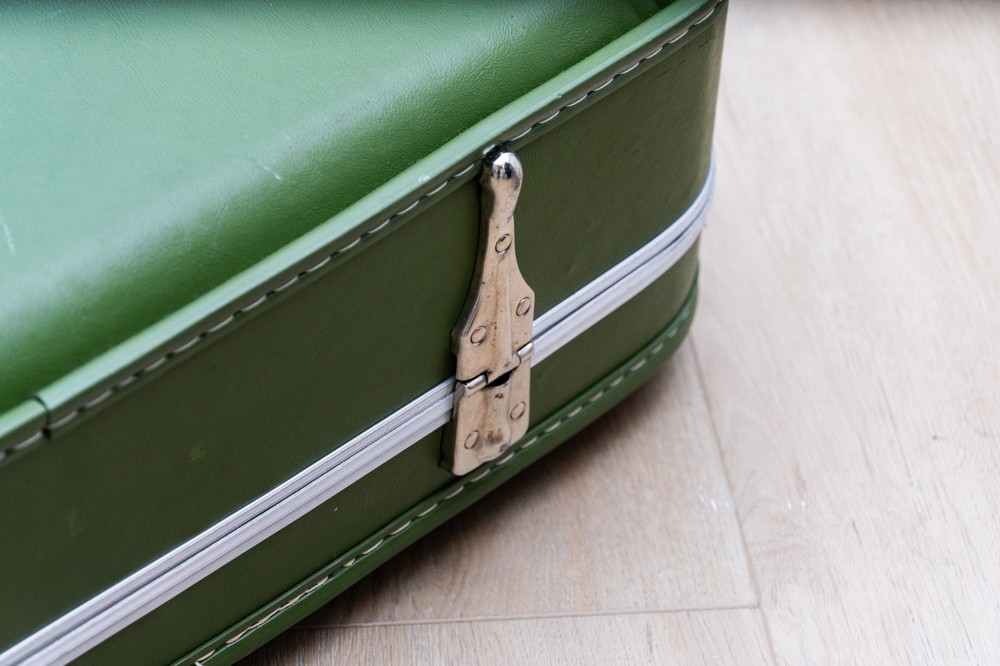 VINTAGE 4 PIECE NESTED LEATHER TRUNK/BRIEFCASE SET - EMERALD GREEN