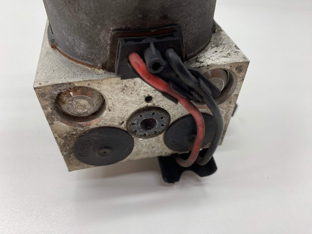 Audi S4 ABS pump control module B5 2000 Saloon