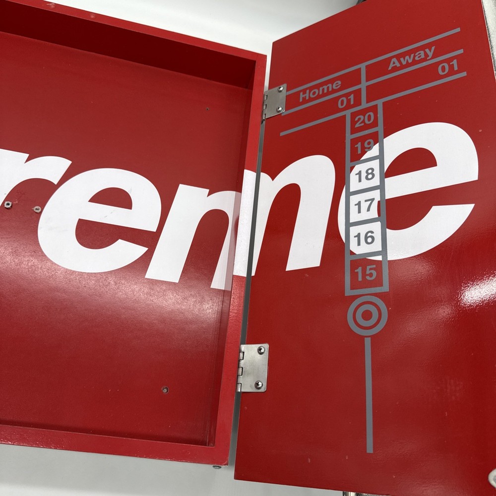 Supreme x Winmau Dartboard Set