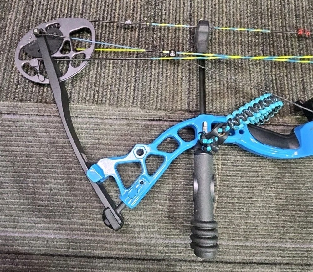 Diamond Archery by Bowtech Prism RH (Blue) Compound Bow + Bow Case & Accessories