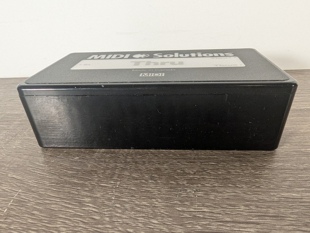 MIDI Solutions Thru Box 1 in 2 Out