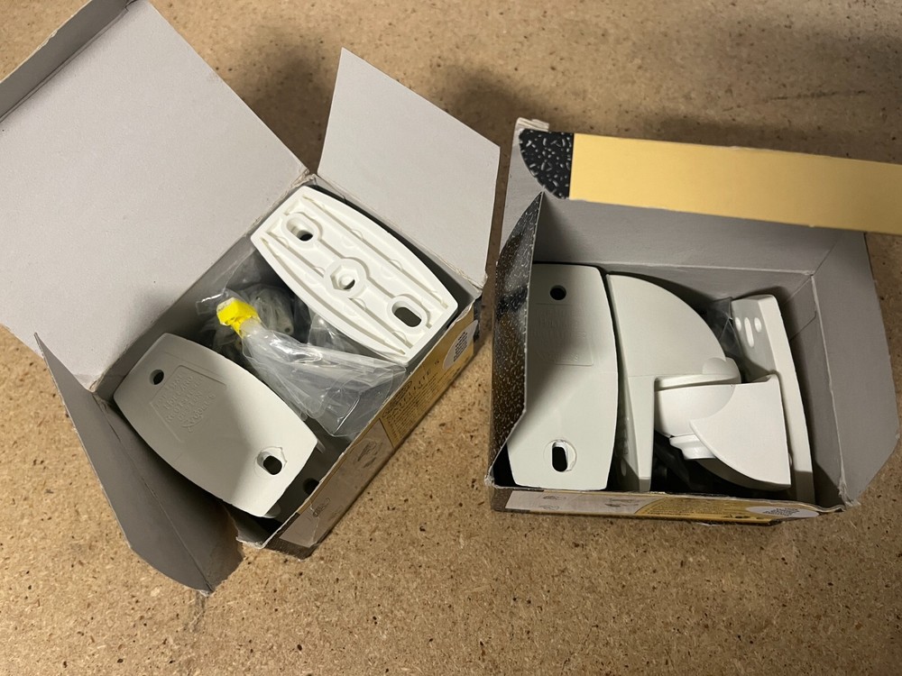 Vogel's Satellite 5 White LoudSpeaker Bracket Mounts 4 Pack C69