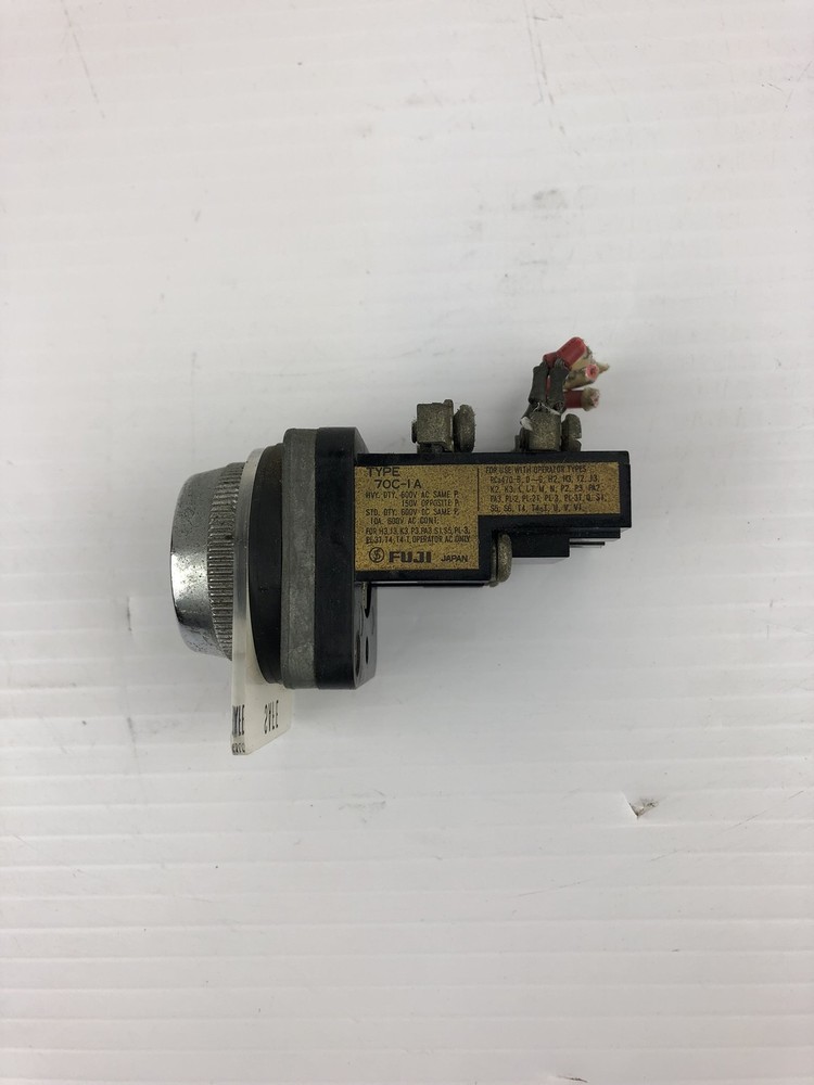 Fuji 70C-IA Selector Switch Green with Safe Selection 600 VAC