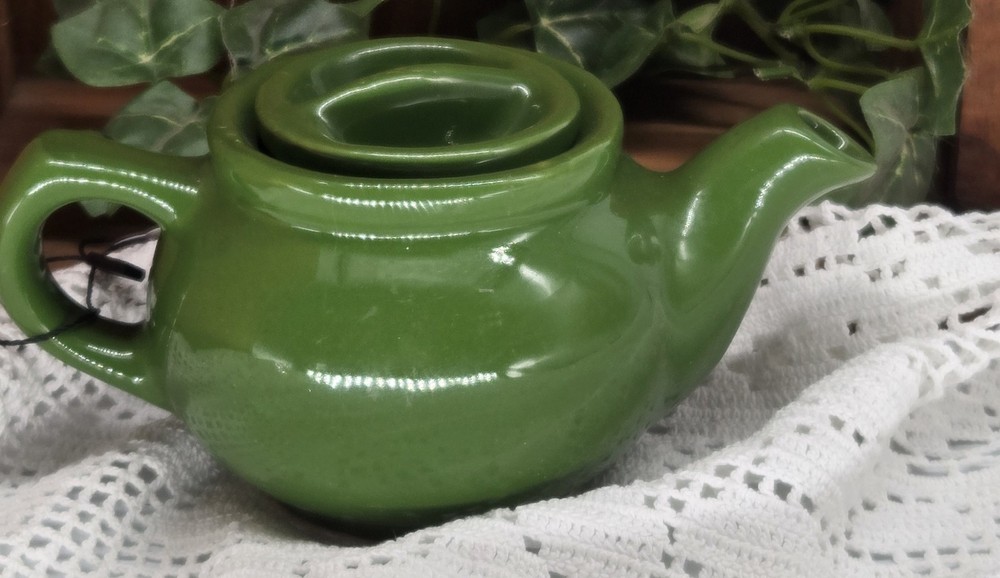 green tea pot w/ winter barn (26071) hand painted