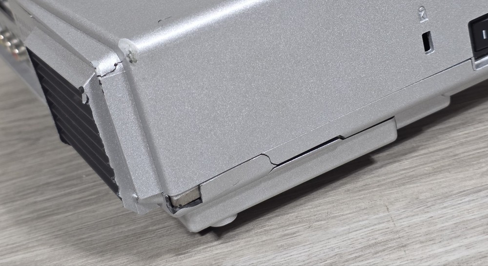 Hitachi CP-S225W Multimedia Mobile LCD Projector (Silver) - TESTED -