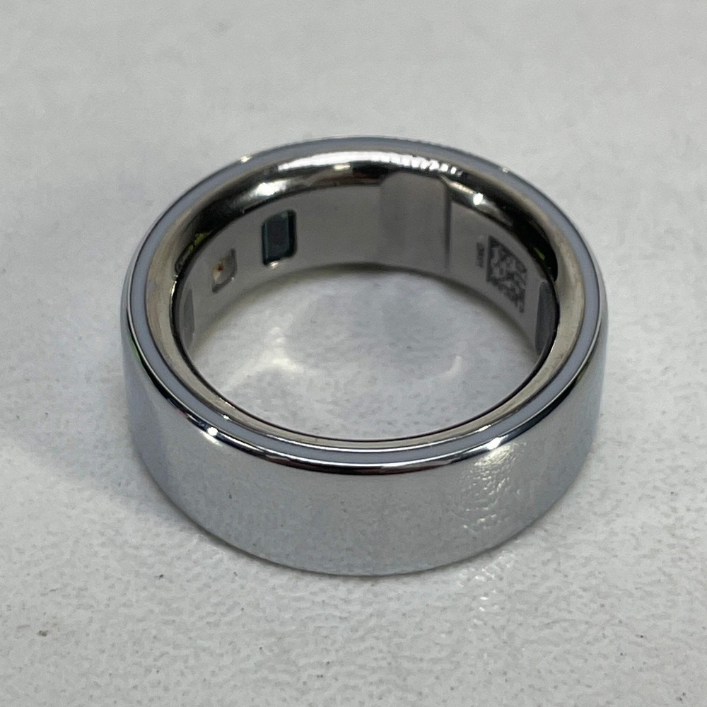 Oura Ring 4 Size 8 Sliver Activity Tracker JZ90-54217-08